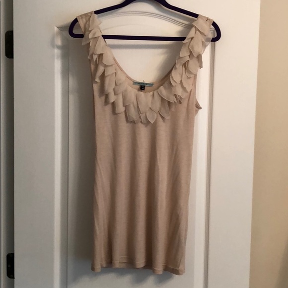 Boho Style Top with Tulle Petals at Neckline - Picture 3 of 4